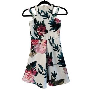 Beautiful Miss Behave floral dress - size L